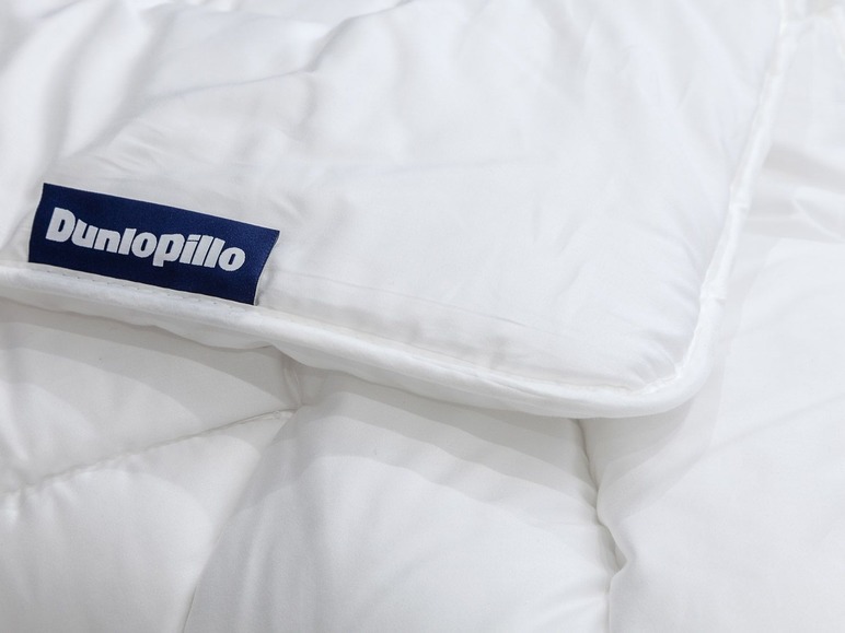 Dunlopillo perina s prešívanými štvorcami.