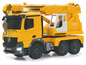Žltá hračkárska žeriavová dodávka Liebherr s funkčným žeriavom.