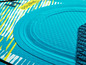 Detail turquoise paddleboardu s diamantovým vzorom a štítkom 'Double Layer'.