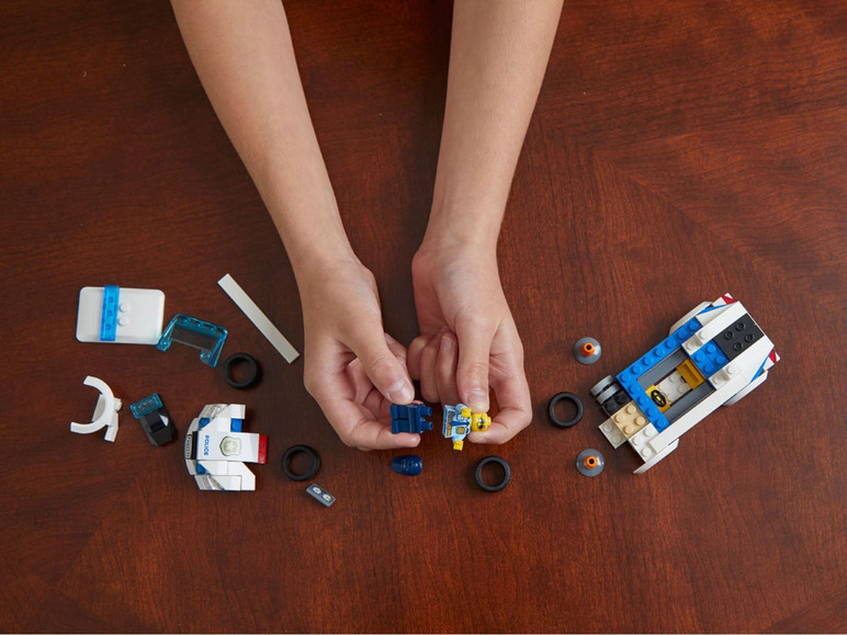 Prejsť na zobrazenie na celú obrazovku: LEGO® City Policajné hliadkové vozidlo – obrázok 9