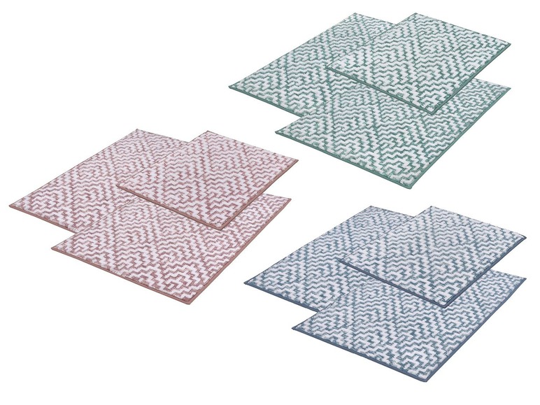 Tri kúpeľňové rohože s geometrickým vzorom v ružovej, modrej a zelenej farbe.