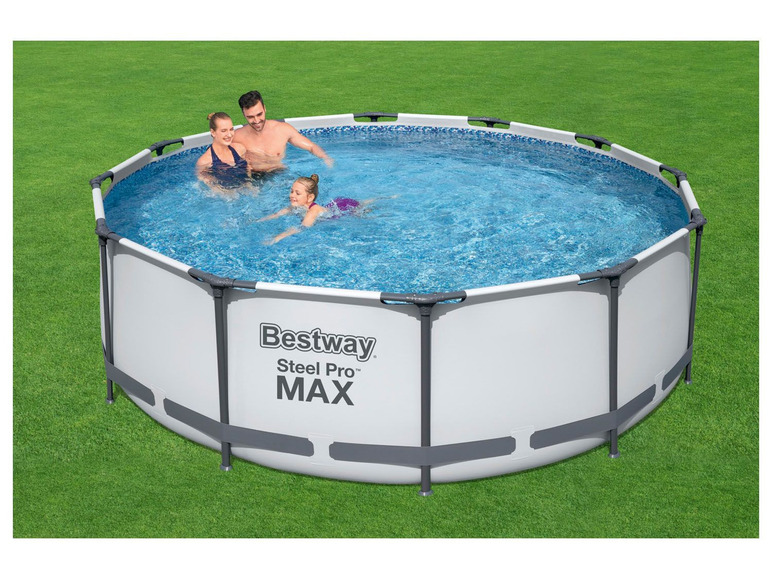Rodina si užíva bazén Bestway Steel Pro MAX.