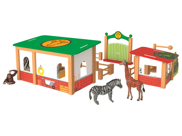 Drevené hračky zvierat a detská zoo s žirafou a zebrou.