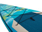 Modrý nafukovací paddleboard s bungee popruhmi.