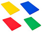 Štyri farebné dosky na krájanie v žltej, modrej, červenej a zelenej farbe.