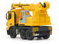 Žltý model žeriavu Liebherr.