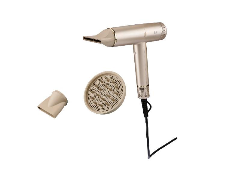 Zlatý sušič vlasov s dvoma nadstavcami na bielom pozadí.