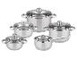 Súprava piatich hrncov a jedného rajnice z nehrdzavejúcej ocele s pokrievkami.