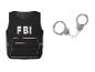 Čierna vesta s nápisom „FBI“ a kovové putá.