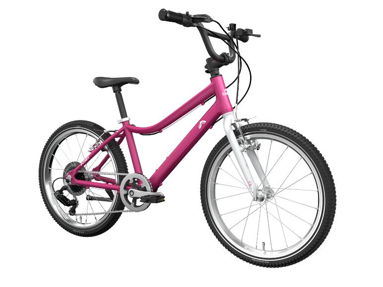 Ružový detský bicykel s bielou prednou vidlicou a čiernymi pneumatikami.