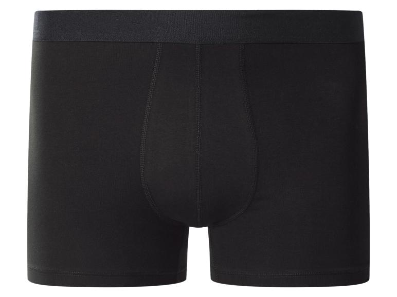 Čierne pánske boxerky s elastickým pásom.