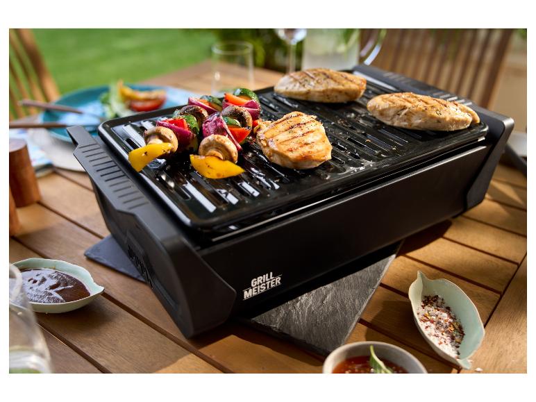 Grilované kuracie mäso a zeleninové špízy na grile GrillMeister.