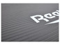 Sivá fitness podložka Reebok s reliéfnym vzorom.