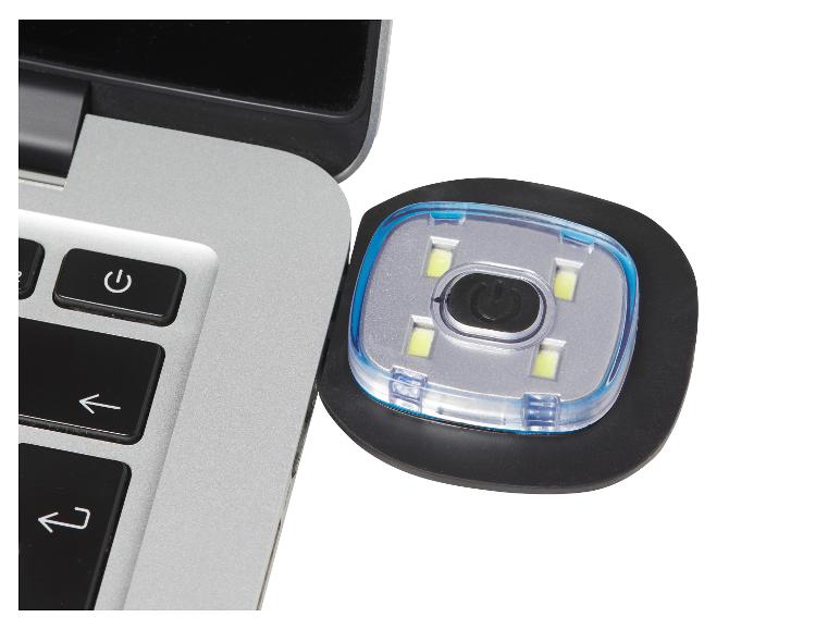 USB LED lampa pripojená k notebooku.
