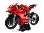 Červený model motocykla LEGO Technic Ducati Panigale V4 R s informačnou tabuľkou.