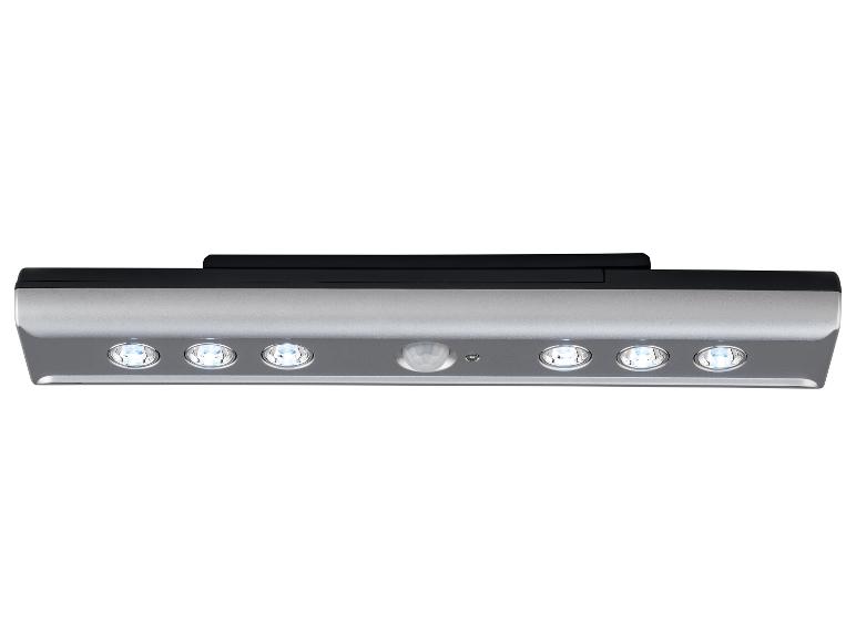 Strieborná a čierna LED lampa s pohybovým senzorom