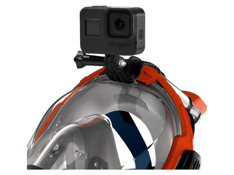 GoPro pripevnená na oranžovej potápačskej maske.