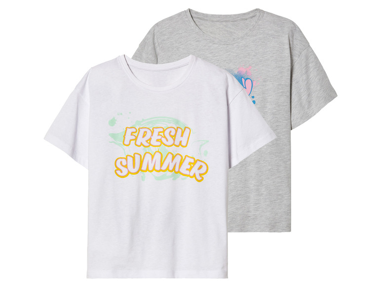 Dve tričká, biele s potlačou 'Fresh Summer' a sivé s ružovým srdiečkom.