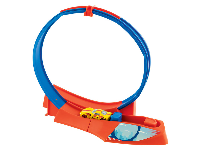 Hot Wheels dráha s autíčkom, ktoré prechádza slučkou.