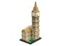 Hodiny Big Ben z béžových a hnedých stavebných kociek, s hodinami na každej strane.