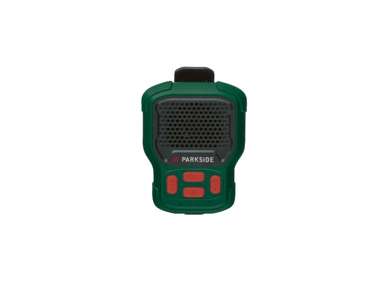 Zelený prenosný reproduktor Parkside s tlačidlami pre hlasitosť, Bluetooth a zapnutie/vypnutie.