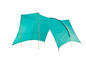 Turquoise stanový plachta s žltými pólmi.