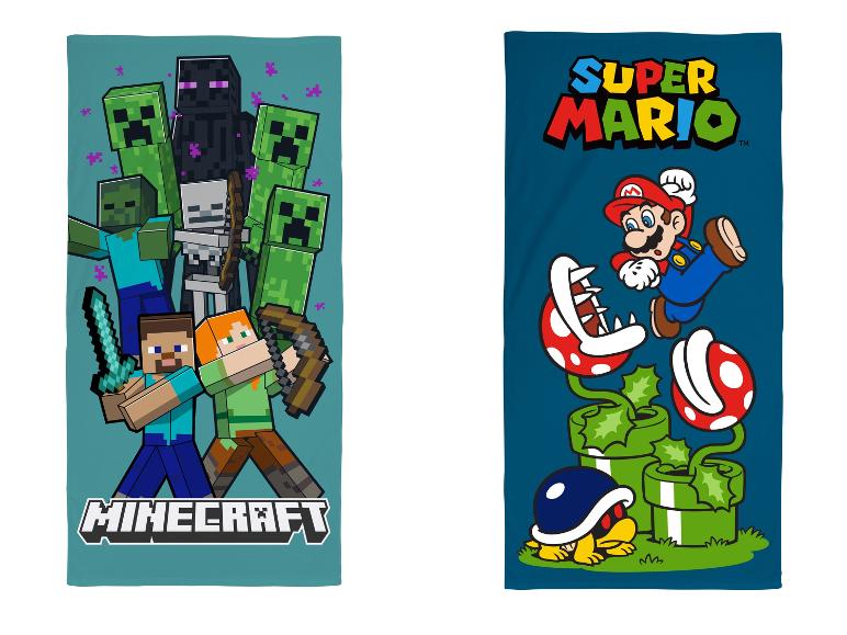 Dva plážové uteráky: jeden s postavami z Minecraftu, druhý s Mariom a príšerami.