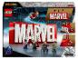 LEGO Marvel súprava s červenými a bielymi písmenami, minifigúrkami Iron Mana, Kapitána Ameriky, Thora, Black Widow a Hulka.