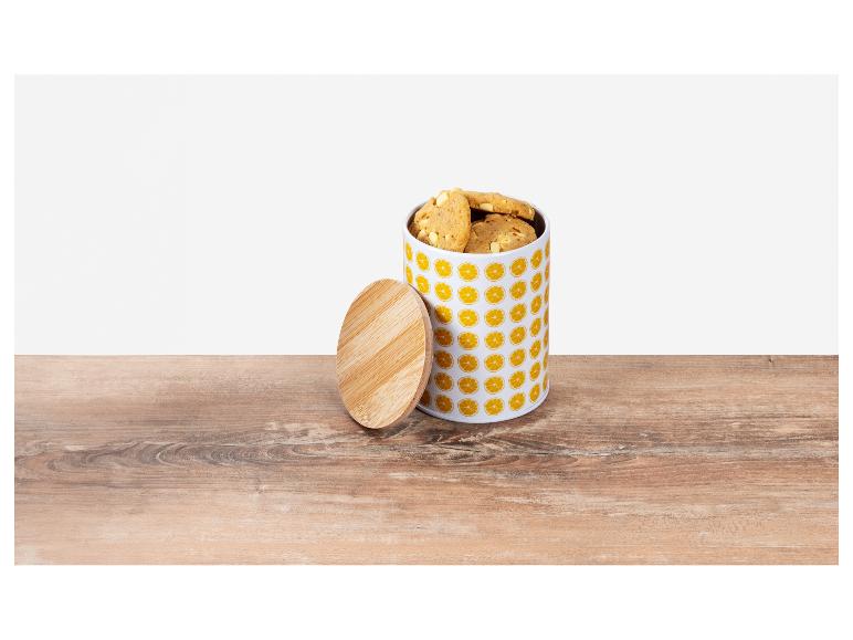 Sušienky v dóze s citrónovým vzorom, s bambusovým vekom.