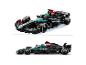 Dva pohľady na čierne a tyrkysové auto LEGO Technic Mercedes-AMG F1 W14 E Performance.