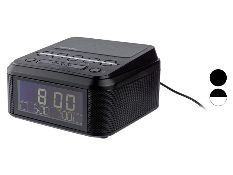 Čierny digitálny budík s rádiom a zabudovanou nabíjačkou.