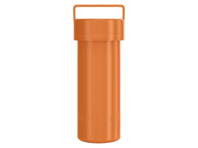 Oranžový opravný kit v prenosnom obale.