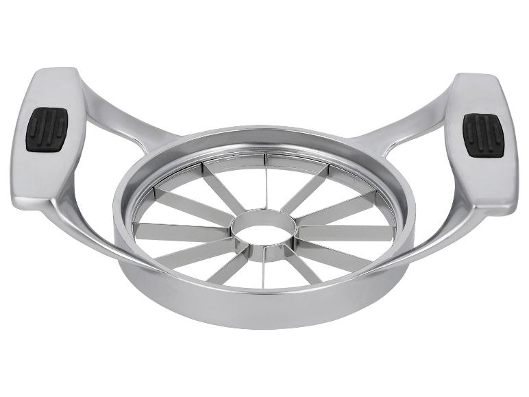 Krájač na jablká z nehrdzavejúcej ocele so striebornými rukoväťami a čiernymi protišmykovými úchytmi