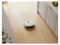 Robotický vysávač Deebot na drevenej podlahe.