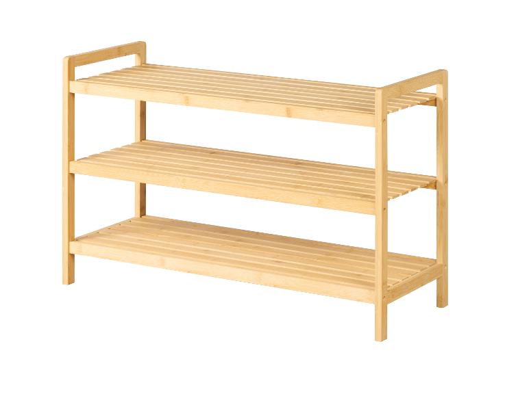 Trojúrovňový bambusový úložný regál, ideálny na topánky alebo iné predmety.