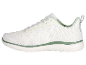Biele pletené tenisky Skechers.