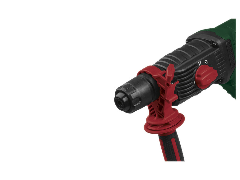 Detailný pohľad na zelenú a čiernu vŕtačku s červenou rukoväťou.