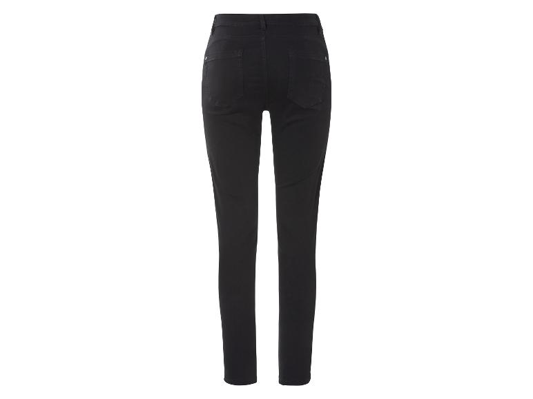 Čierne skinny džínsy pre ženy.