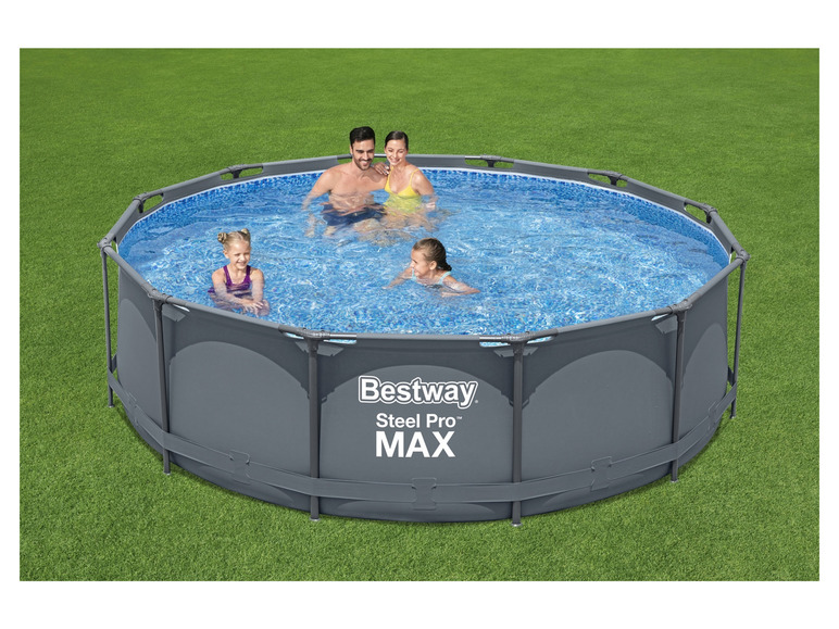 Bazén Bestway Steel Pro MAX s ľuďmi, ktorí sa v ňom kúpu.