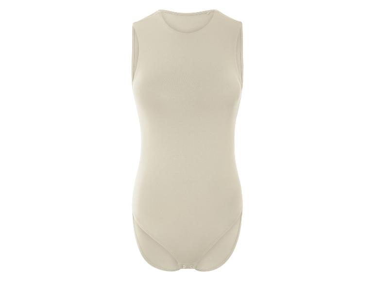 Béžové bezrukávové body.