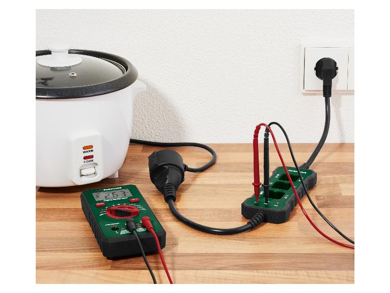 Digitálny multimeter Parkside s meracími sondami, testovacími svorkami a zástrčkou pre rizovar.