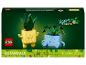 Súprava LEGO Botanicals Happy Plants s dvoma rastlinami v kvetináčoch postavenými z kociek s tvárami.