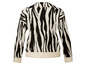 Sveter s pruhmi v čiernej a bielej farbe s vzorom zebry.