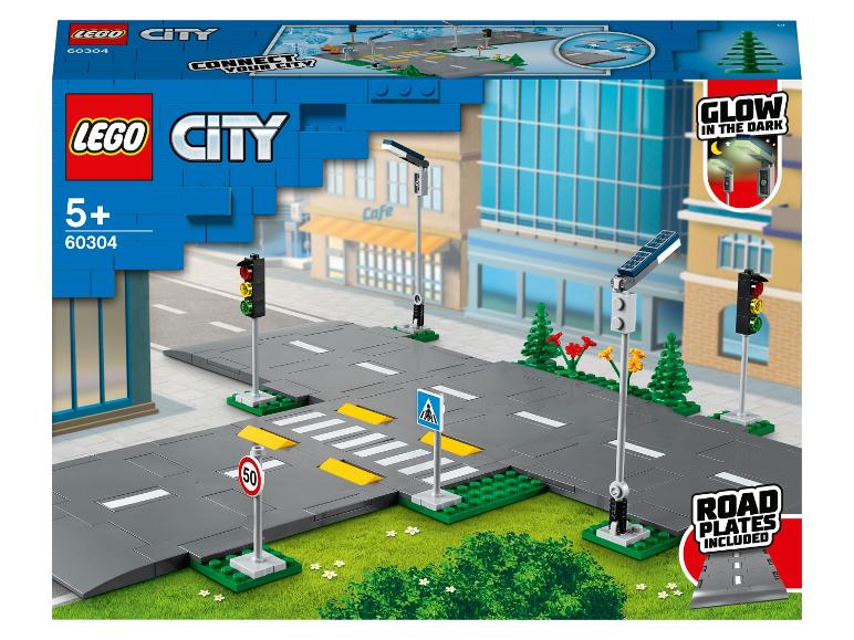 LEGO City: cestné dosky, semafory a pouličné lampy svietiace v tme.