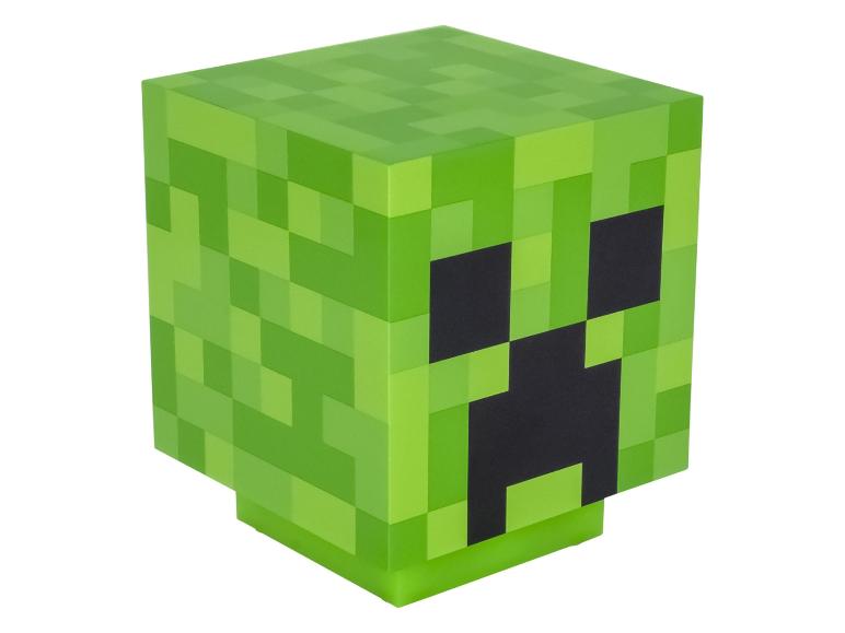 Zelená pixelovaná kocka s čiernymi črtami tváre, pripomínajúca postavu z videohry.