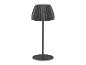 Čierna stolová lampa s plisovaným tienidlom a okrúhlou základňou.