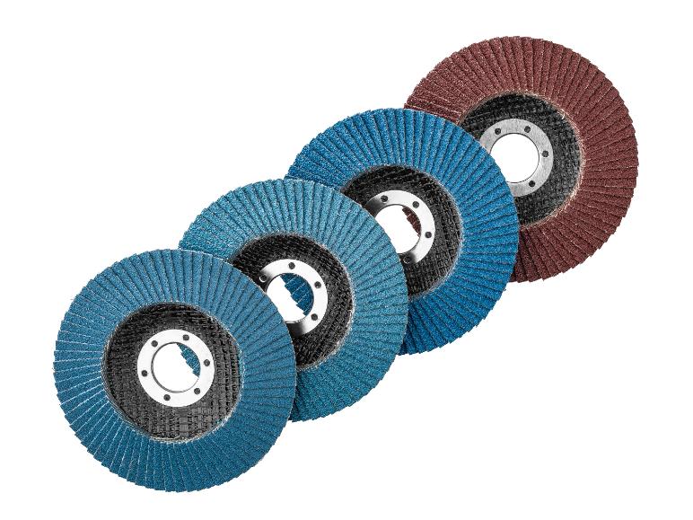 Modré a hnedé brúsne kotúče na brúsenie.