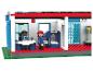 LEGO stavebnica veterinárnej kliniky s dvoma figúrkami.