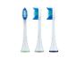 Tri náhradné hlavice elektrickej zubnej kefky s modrými a zelenými štetinami.