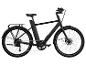 Čierny elektrický bicykel s pneumatikami Schwalbe.